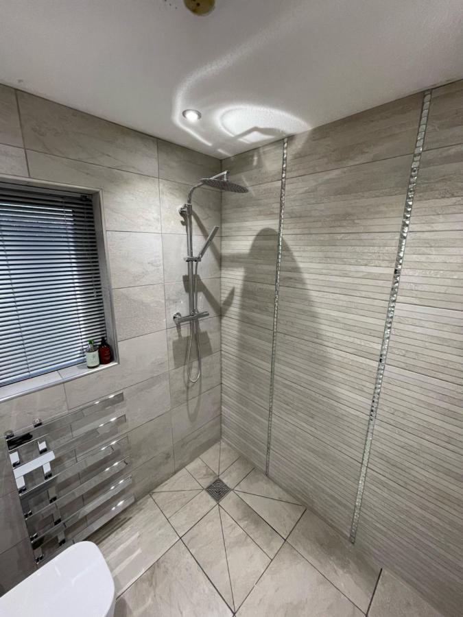 Riverside 2 Bedroom Townhouse With Car Charger Abergavenny Exterior foto